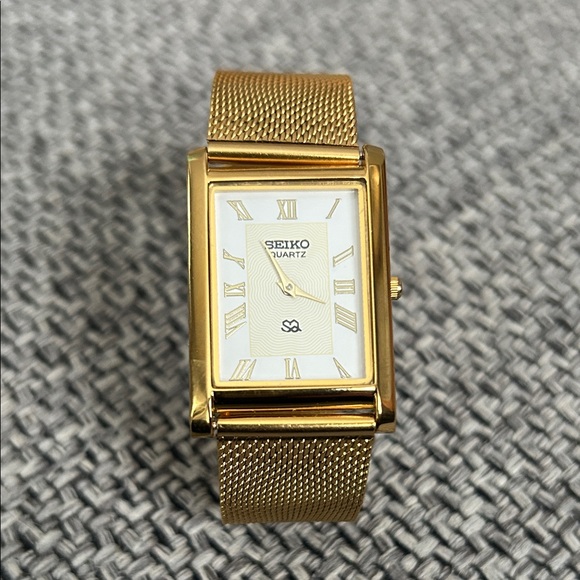 * seiko Other - Seiko Gold Quartz Watch with Mesh Strap